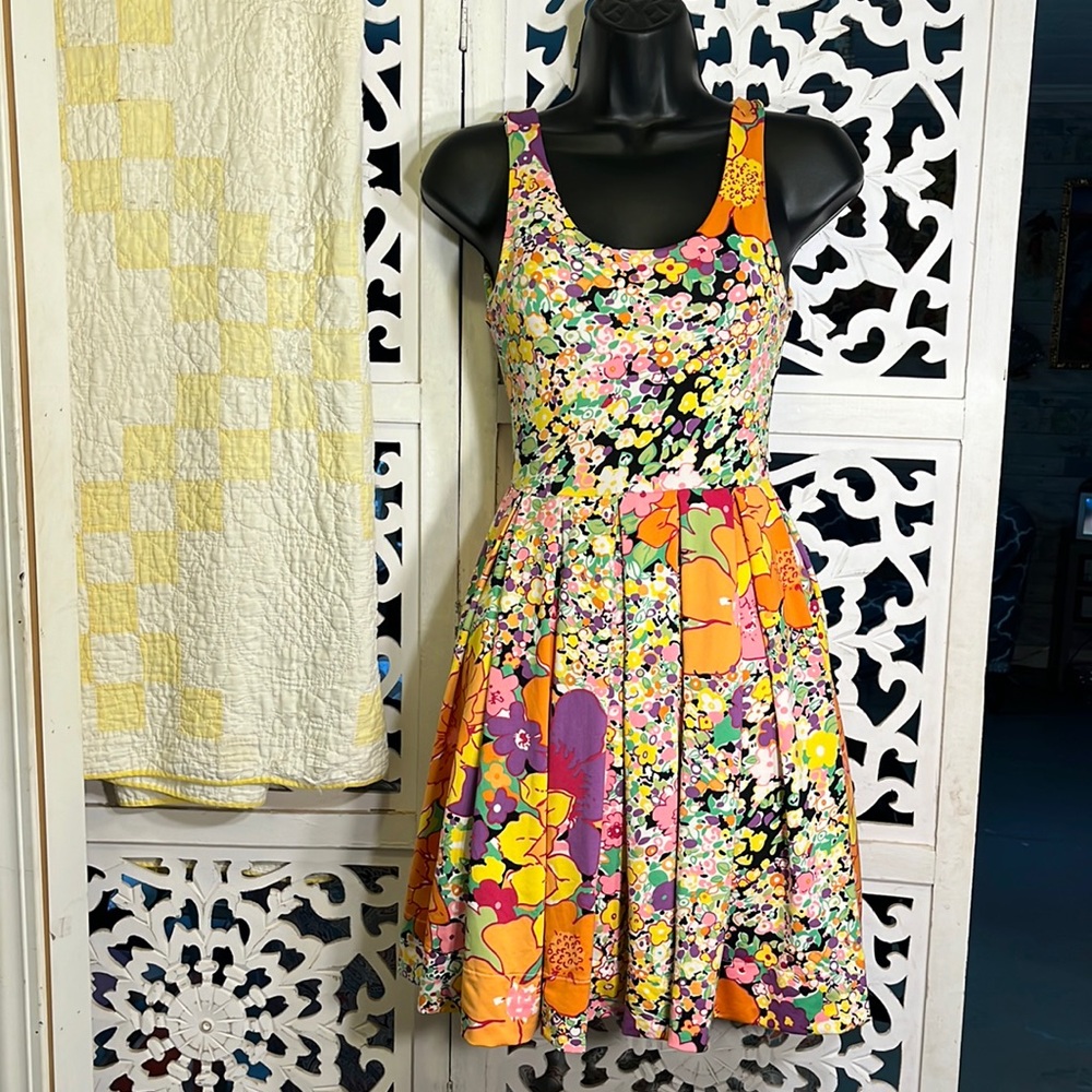 H&M- super sassy, floral ,tuft layer. Summer dress. Size 4